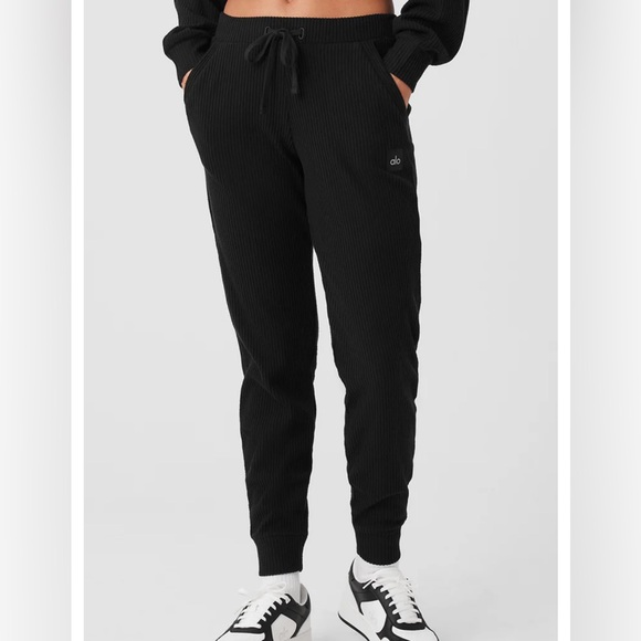 Alo yoga pants- ‘muse sweatpants’ - Picture 1 of 6